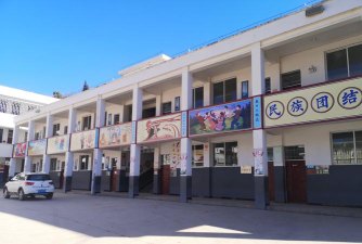 武定县发窝乡中心小学阅读区
