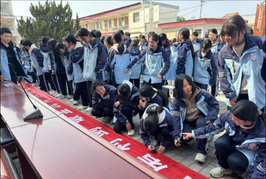 马宅初中阅读区