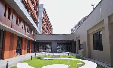 延吉市安森高中阅读区