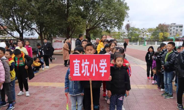 德兴市黄柏乡黄柏中心小学阅读区