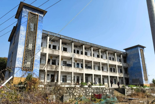 浮梁县三龙乡杨家小学阅读区