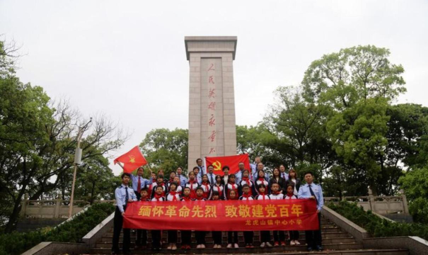贵溪县龙虎山镇中心小学阅读区