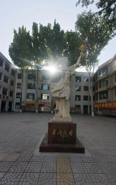 乾县城关镇奉天外国语学校阅读区