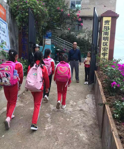 临海市大洋德才民工子弟学校阅读区