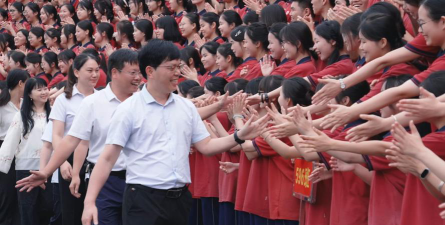 田东初级中学阅读区