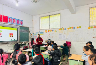 屏边县玉屏镇季伍小学阅读区