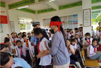 归湖镇狮峰小学阅读区