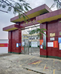 黄冈镇碧岗小学阅读区