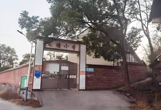 龙南县临塘乡中心小学阅读区