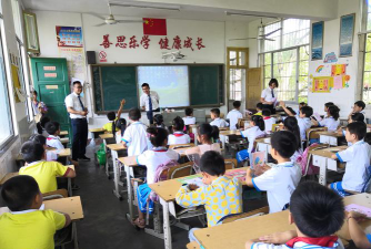 龙南县临塘乡西坑小学阅读区