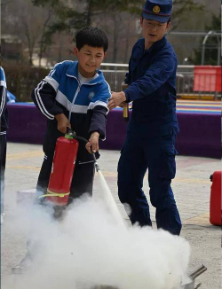 和政县三十里铺初级中学阅读区