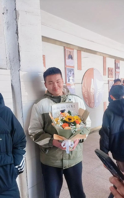 文登市汪疃镇中心完全小学阅读区
