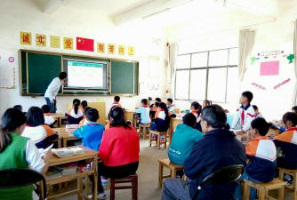 江西省赣州赣县小坪中心学校阅读区