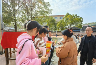 扬州市邗江区杨庙镇中心中学阅读区