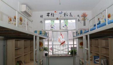 昆明市西山菁华外国语学校阅读区