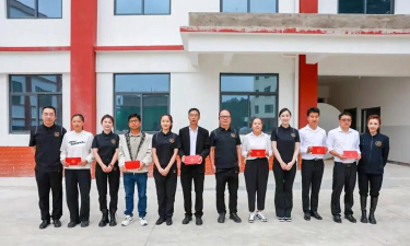 泸西县三塘乡中心小学阅读区