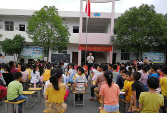 揭西县五经富镇营盘小学阅读区