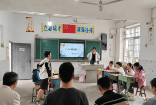 西充县关文镇小学阅读区