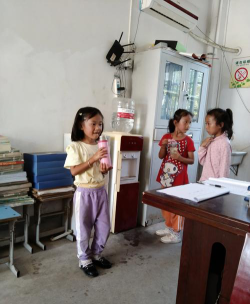 刘南纯中心小学阅读区