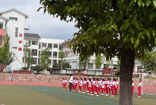 江安县仁和乡佛耳岩小学校阅读区