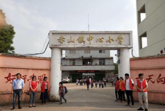 惠来县隆江镇赤坭山小学阅读区