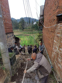 大栗树大腻科村中心学校阅读区