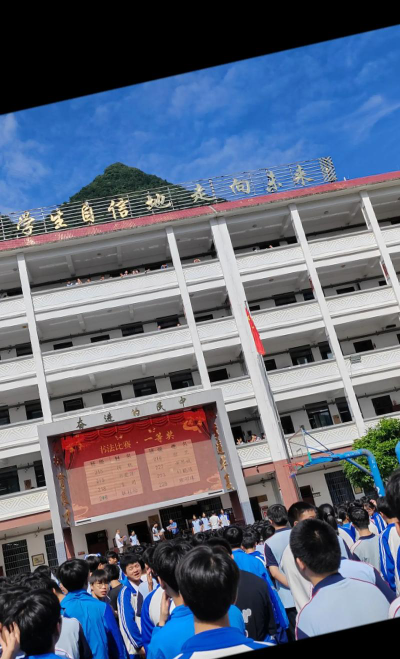 田林县高龙乡中学阅读区