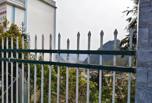 大栗树村中心学校阅读区