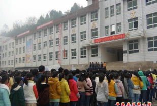 平昌县兰草小学阅读区