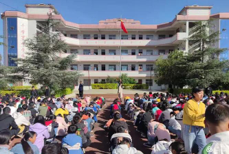丘北县八道哨乡中心校阅读区