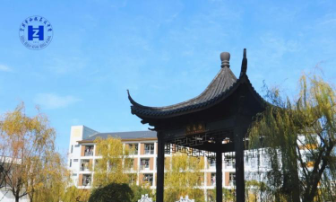 江苏省宜兴市和桥高级中学阅读区