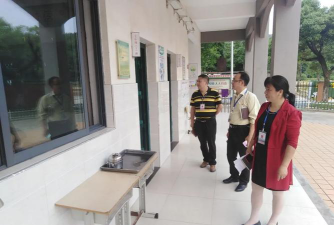 南昌市湾里区招贤镇中学阅读区