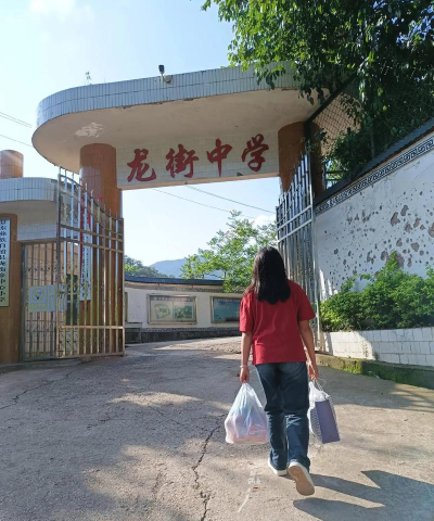 龙背初中阅读区