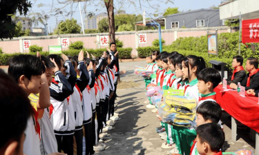 普宁市赤岗镇张厝寨小学阅读区