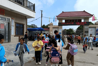 普宁市马鞍山农场泰盘小学阅读区