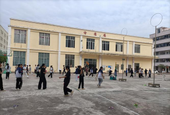 新兴县天堂镇五东教学点阅读区