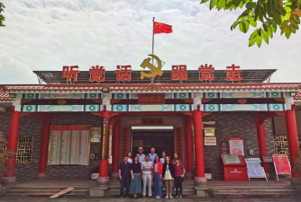 新兴县天堂镇元头岗教学点阅读区
