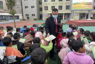 盐边县渔门镇小学阅读区