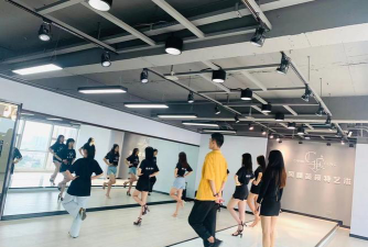 麻阳苗族自治县领舞者艺术培训有限公司阅读区