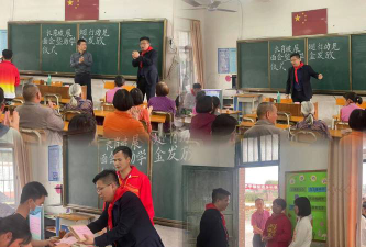 罗平镇中心小学荔枝教学点阅读区