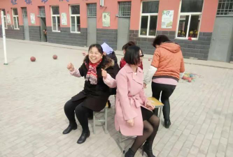 金积镇丁家湾小学阅读区