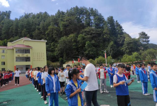 息烽县鹿窝中学阅读区
