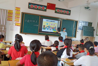 苹塘镇中心小学谈礼教学点阅读区