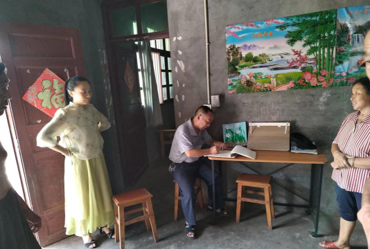 三台县景福镇景福六村小学校阅读区