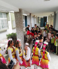 三台县观桥九村小学阅读区