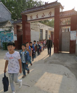 东营区牛庄镇陈庄小学阅读区