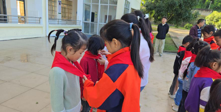 三台县新鲁五村小学校阅读区
