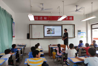 石坎中心小学阅读区