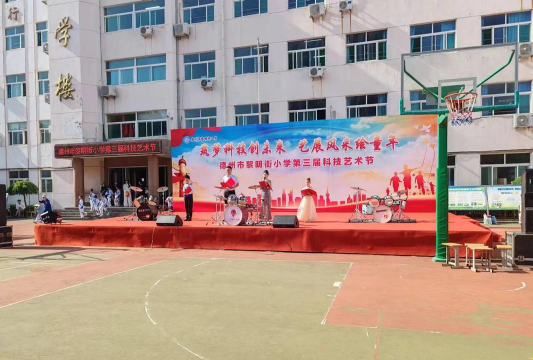 山东德州市黎明街小学阅读区