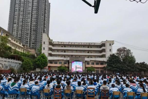 清镇市第十三中学阅读区